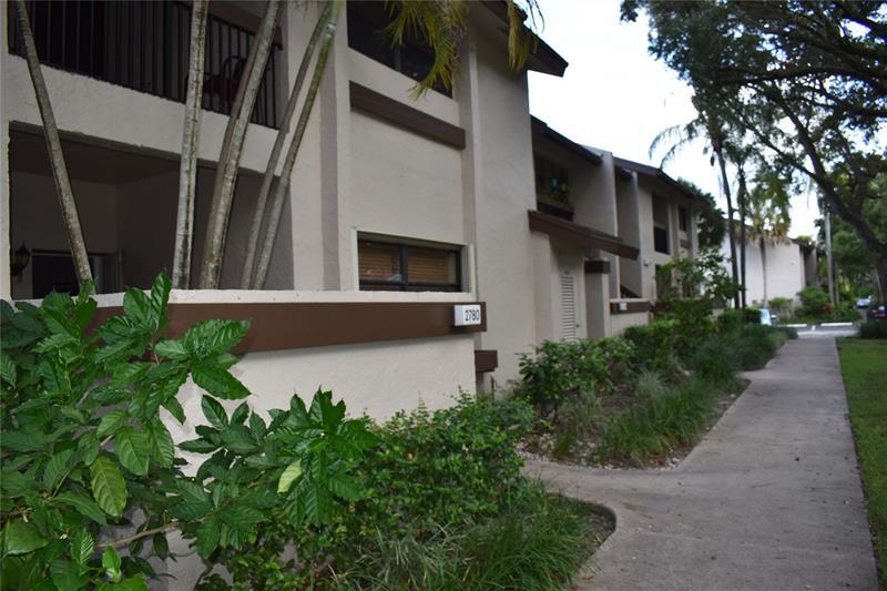 2784 NW 42nd Ave in Coconut Creek, FL - Building Photo
