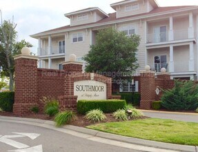 920 Southmoor Dr in Virginia Beach, VA - Building Photo - Building Photo