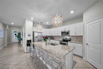 13846 Pine Lodge Ln in Ft. Myers, FL - Building Photo - Building Photo