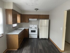 4032 W Green Tree Rd in Milwaukee, WI - Building Photo - Building Photo