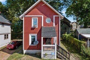 241 Irisdale Pl in Akron, OH - Building Photo