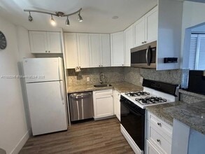 1615 Meridian Ave, Unit 303 in Miami Beach, FL - Building Photo - Building Photo