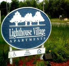 Lighthouse Village in Cheboygan, MI - Foto de edificio - Building Photo