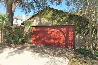 5564 Aspen St in Bellaire, TX - Building Photo - Building Photo