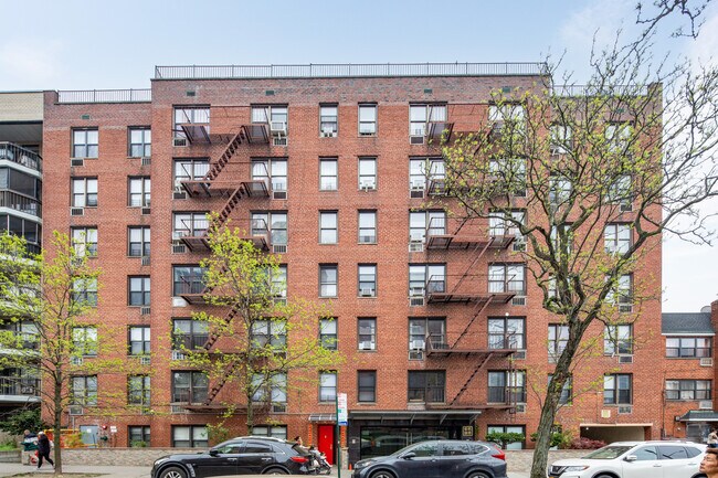 13438 Maple Ave in Flushing, NY - Foto de edificio - Building Photo