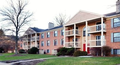 Williamsburg Apartments in Canton, OH - Foto de edificio - Building Photo