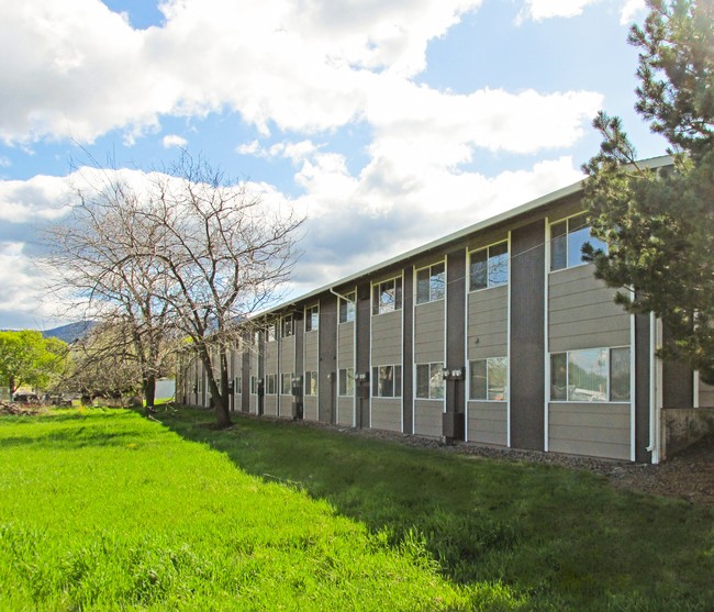 The Green Tree Apartments in La Grande, OR - Foto de edificio - Building Photo