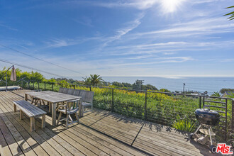 33333 Pacific Coast Hwy in Malibu, CA - Building Photo - Building Photo