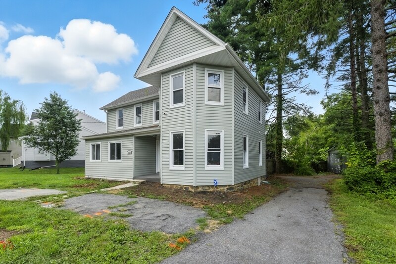 3220 N Rolling Rd in Windsor Mill, MD - Building Photo