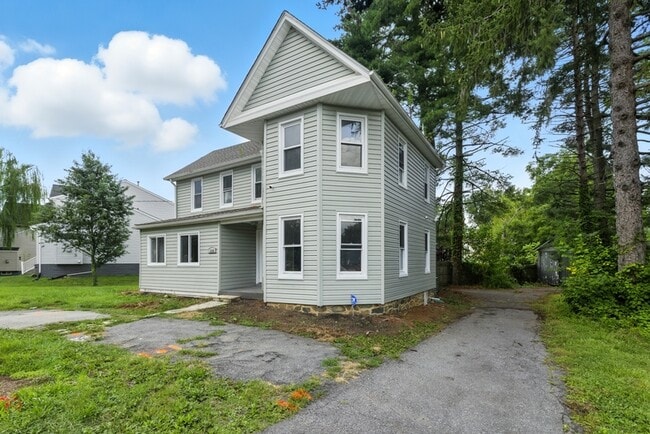 property at 3220 N Rolling Rd