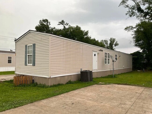 805 Topsy Rd in Lake Charles, LA - Building Photo - Building Photo
