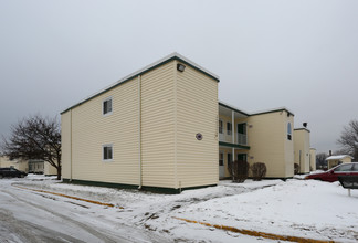 Six Nations Square in Utica, NY - Building Photo - Building Photo