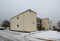 Six Nations Square in Utica, NY - Foto de edificio - Building Photo