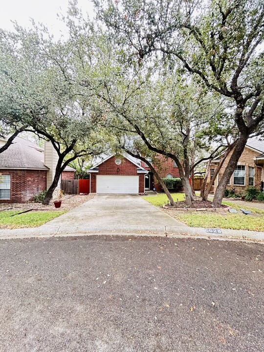 6622 Shady Bend Dr in San Antonio, TX - Building Photo