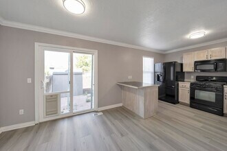 513 S 450 E in Clearfield, UT - Building Photo - Building Photo