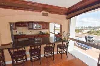 1770 Avenida Del Mundo in Coronado, CA - Foto de edificio - Building Photo