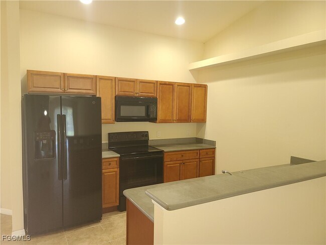 122 SE 24th Ave in Cape Coral, FL - Building Photo - Building Photo