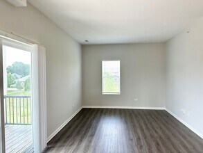 853 E Main St in East Dundee, IL - Building Photo - Building Photo