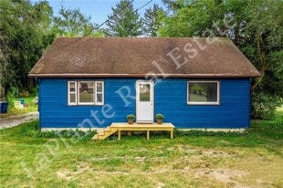 9155 Maumee Western Rd in Monclova, OH - Building Photo