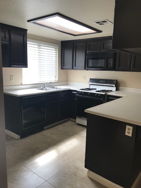 817 Quail Ln in Bakersfield, CA - Building Photo - Building Photo