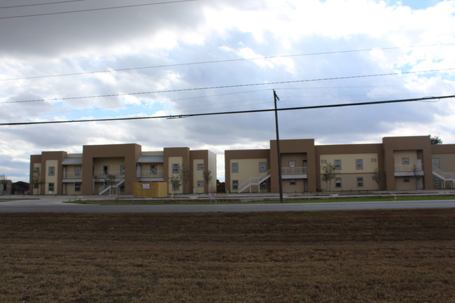 Robindale Apartments in Brownsville, TX - Foto de edificio - Building Photo