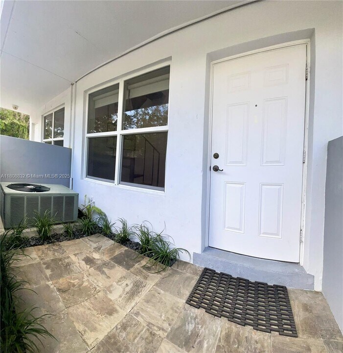 3025 Mary St in Miami, FL - Building Photo