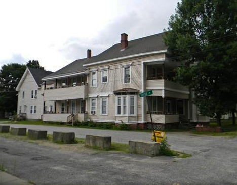 13 Main St in Dixfield, ME - Building Photo