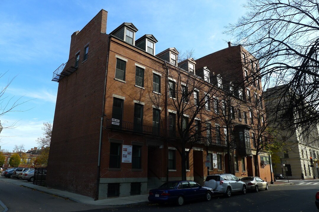 83 W Brookline St in Boston, MA - Building Photo