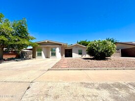 10288 Lakeview Dr in El Paso, TX - Building Photo