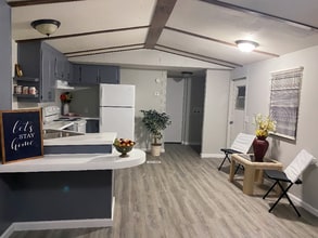 777 E Yerby St in Marshall, MO - Building Photo - Building Photo