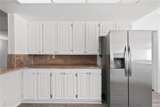 6230 Zelzah Ave in Los Angeles, CA - Building Photo - Building Photo