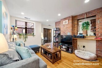 95 Gainsborough St, Unit 307 in Boston, MA - Building Photo - Building Photo