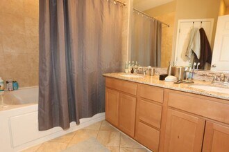 3655 N Southport Ave, Unit G05C in Chicago, IL - Building Photo - Building Photo