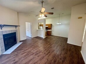 1510 S Medina St in Lockhart, TX - Building Photo - Building Photo