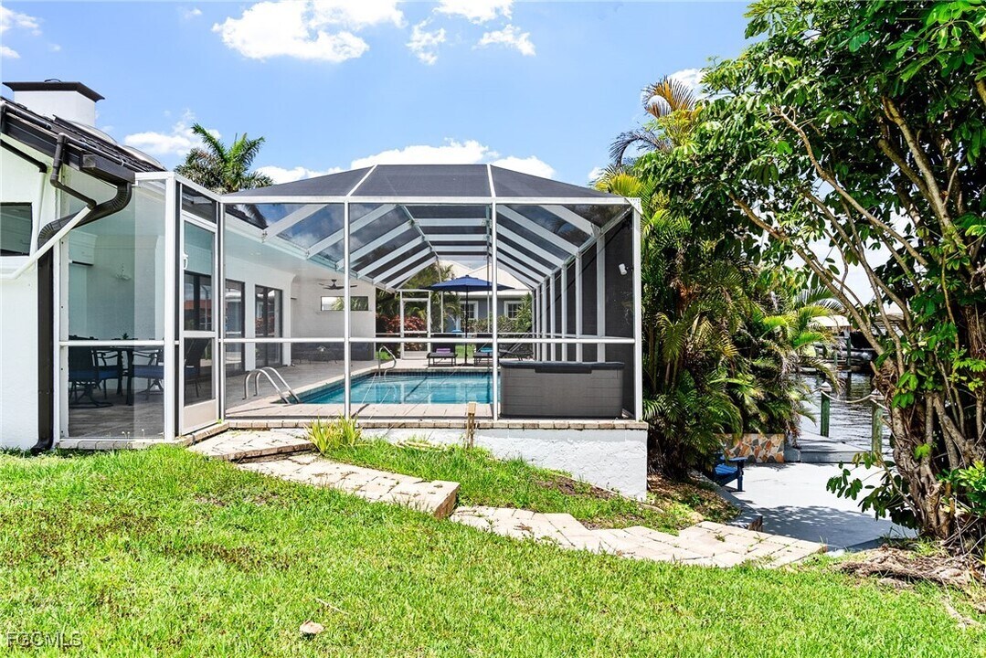 2328 SE 27th St in Cape Coral, FL - Building Photo