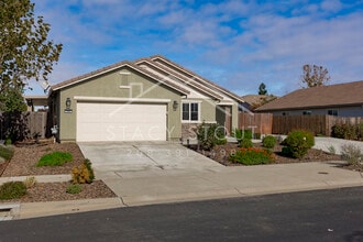 1385 Deerwood St in Plumas Lake, CA - Building Photo - Building Photo