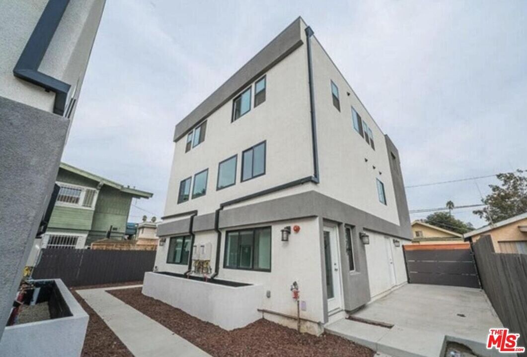 4110 1/2 Normandie Ave in Los Angeles, CA - Building Photo
