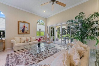 4663 Carlton Golf Dr in Wellington, FL - Building Photo - Building Photo
