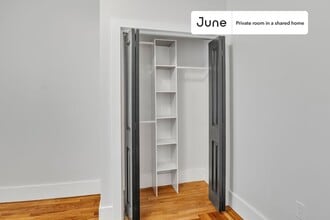 Room in Shared 5 bed/2 bath home in Boston, MA - Foto de edificio - Building Photo