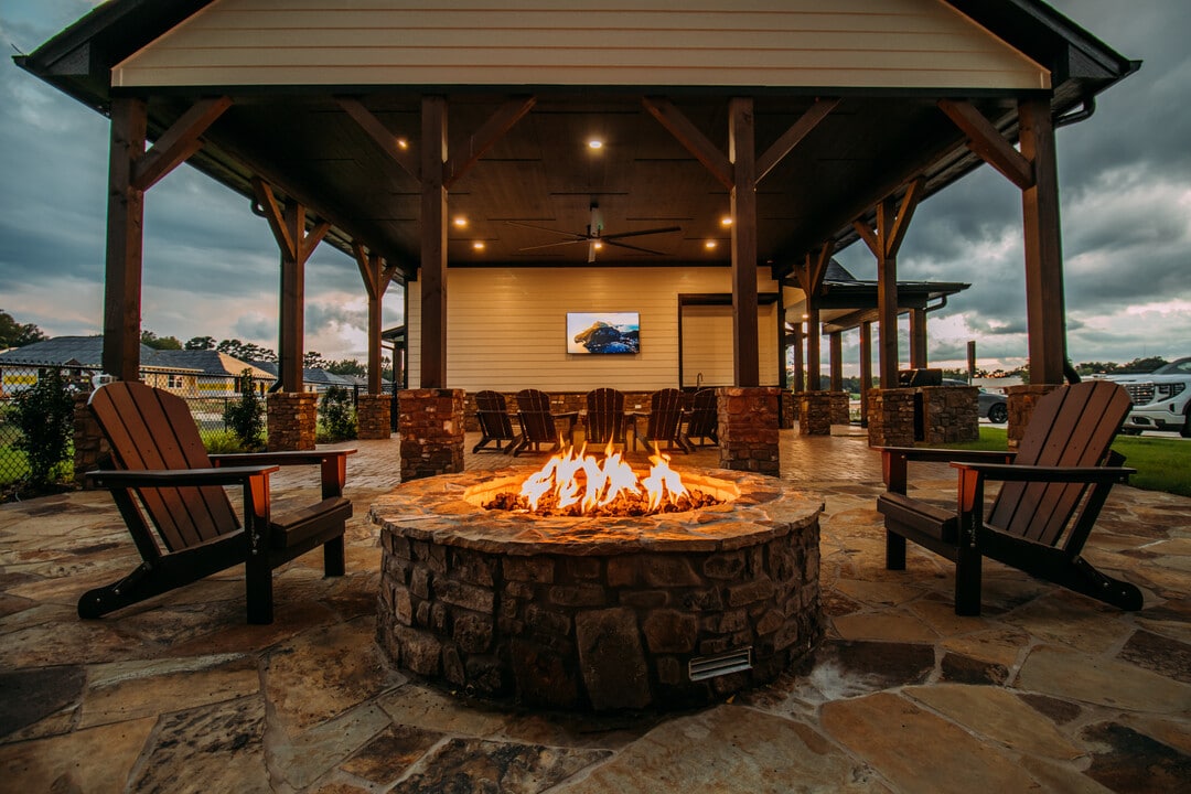 One Park Place Apartments in Mineola, TX - Building Photo