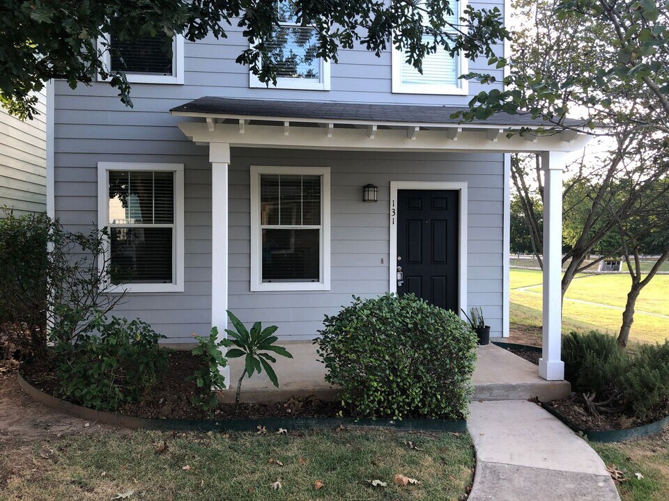 131 Rush Haven in San Marcos, TX - Foto de edificio