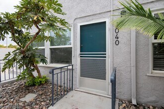3040 Cañon St in San Diego, CA - Building Photo - Building Photo