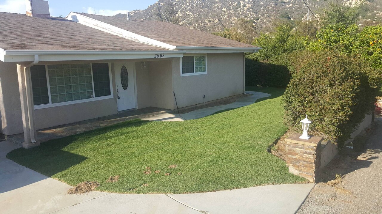 2968 Rainbow Valley Blvd in Fallbrook, CA - Building Photo