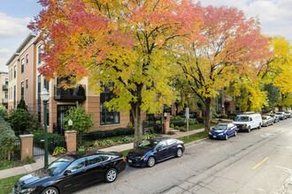 Bedford Court in Madison, WI - Foto de edificio - Building Photo