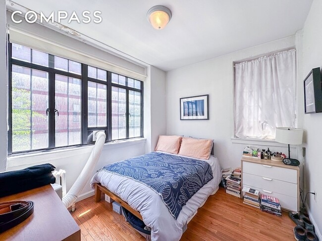 189 W 10th St, Unit 2D in New York, NY - Building Photo - Building Photo
