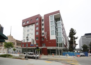 AXIS on Eleventh in Los Angeles, CA - Building Photo - Building Photo