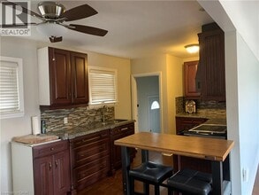 72 SOUTHMEADOW Crescent in Stoney Creek, ON - Building Photo - Building Photo