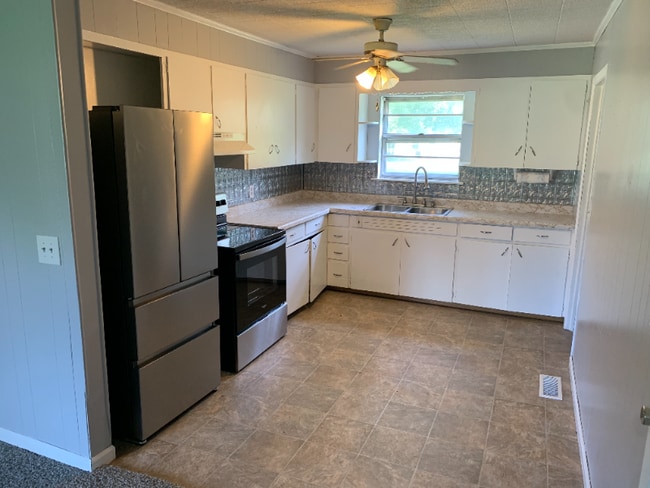 521 S Clayton St in Rector, AR - Building Photo - Building Photo