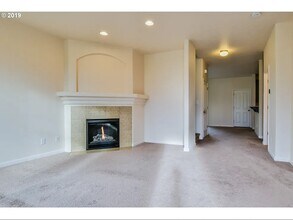 5113 SE Lone Oak St in Hillsboro, OR - Foto de edificio - Building Photo