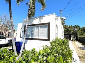 929 SW 12th Ave in Miami, FL - Building Photo - Building Photo